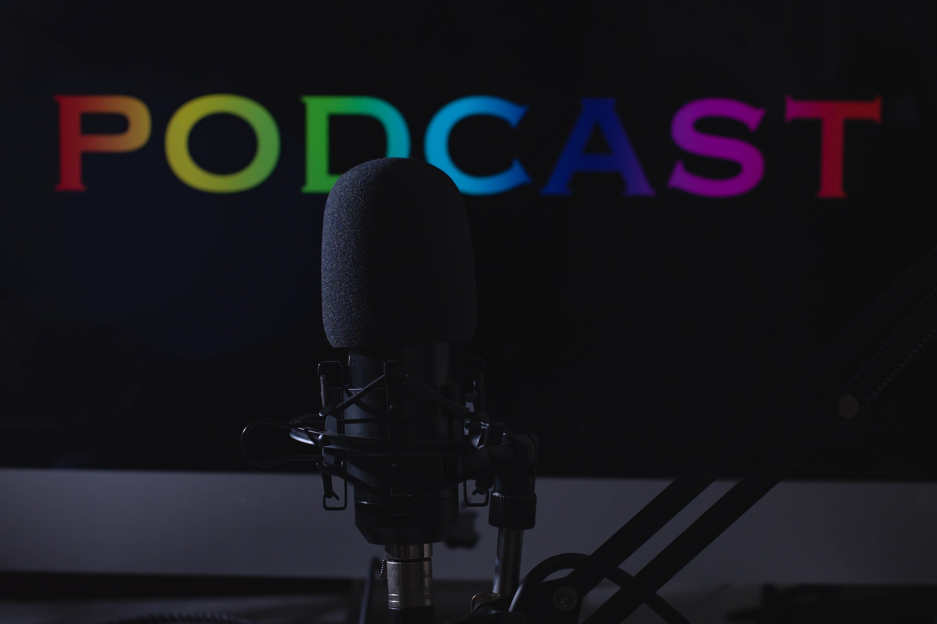 Será que as pessoas estão deixando de escutar rádio e os substituindo por podcasts? 